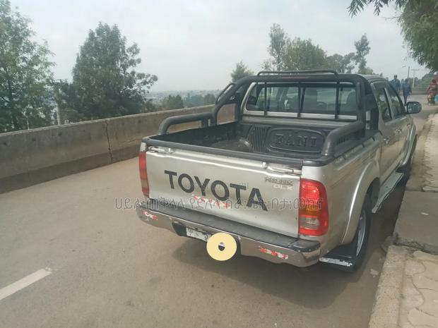 Toyota Hilux 2010 Gold