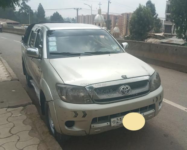 Toyota Hilux 2010 Gold