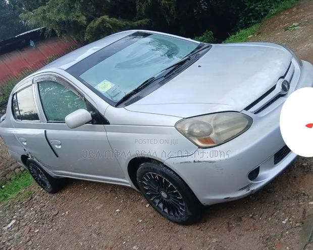 Toyota Platz 2003 Silver