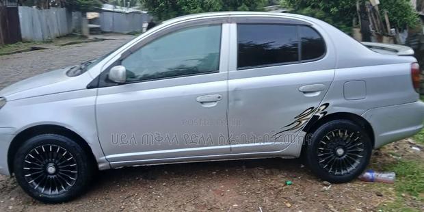 Toyota Platz 2003 Silver