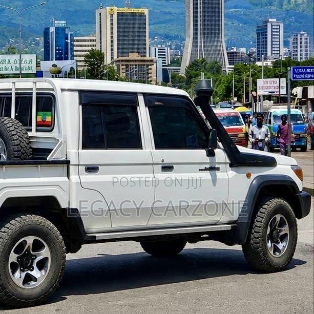 Toyota Land Cruiser 2019 White