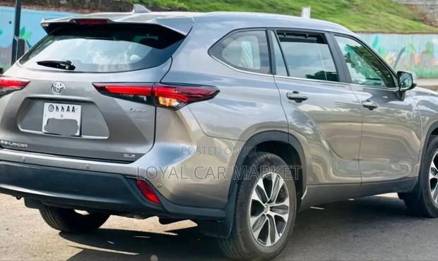 New Toyota Highlander Hybrid 2025 Gray