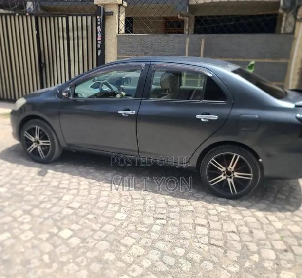 Toyota Yaris 2010 Black