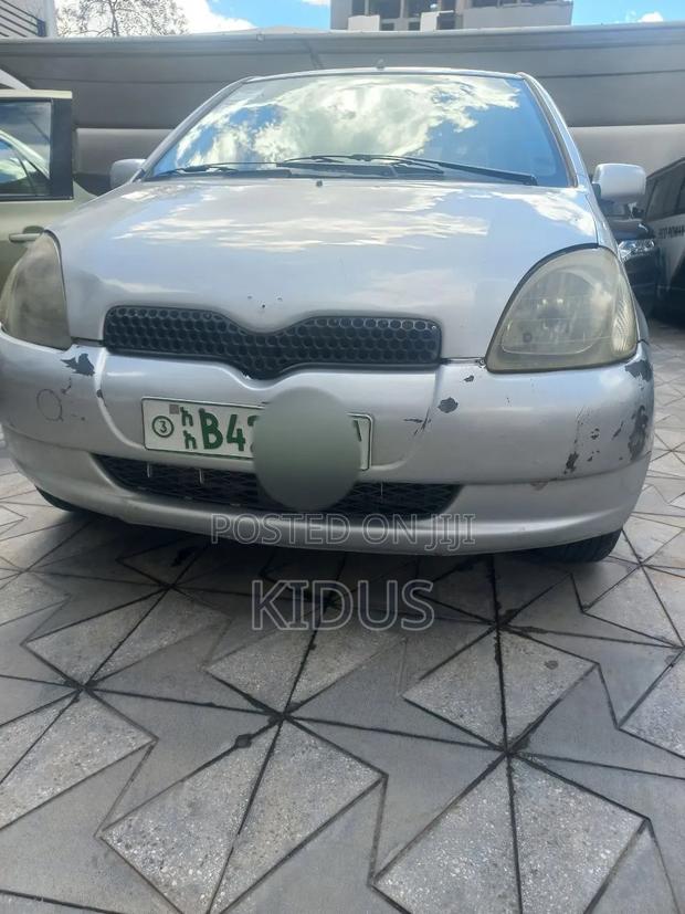 Toyota Vitz 2001 Silver