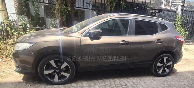 Nissan Qashqai 2016 Gold
