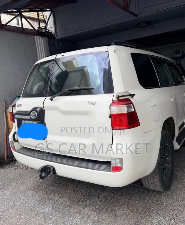 Toyota Land Cruiser 2012 White
