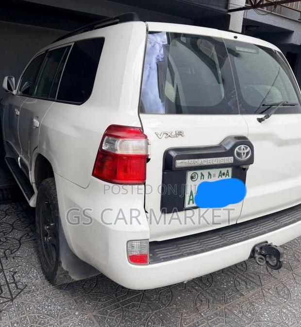 Toyota Land Cruiser 2012 White