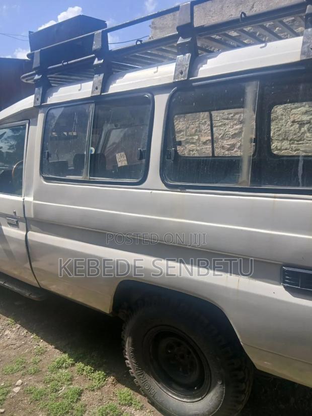 Toyota Land Cruiser 1996 White