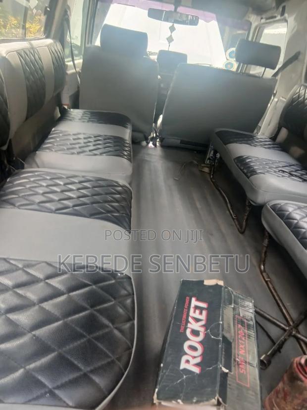 Toyota Land Cruiser 1996 White