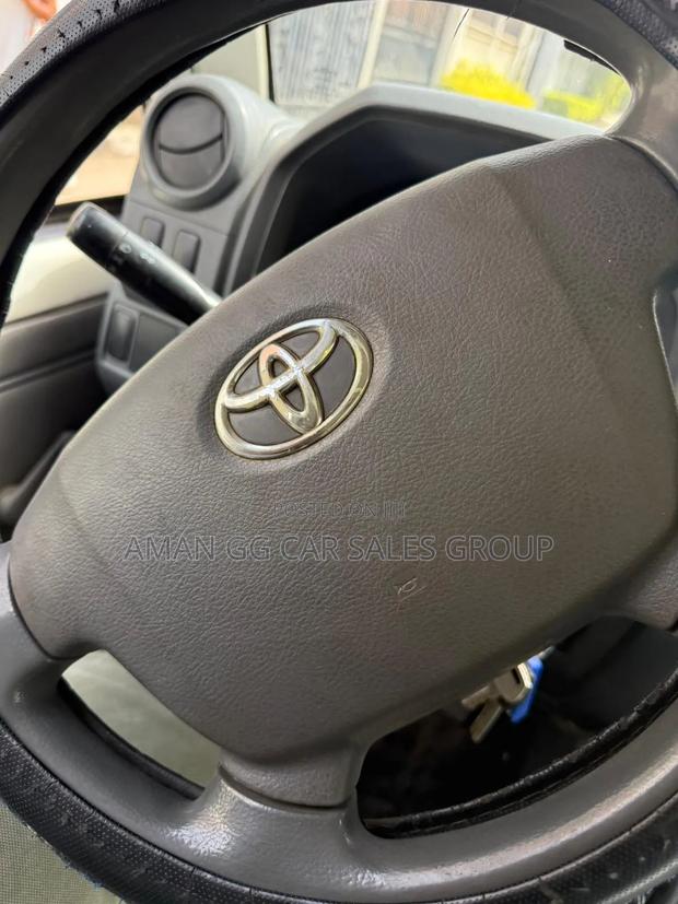 Toyota Land Cruiser 2010 White