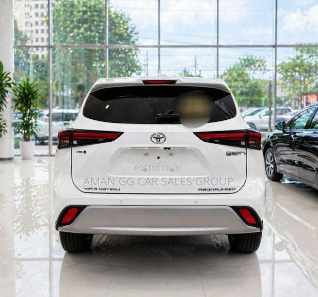 New Toyota Highlander Hybrid 2025 White