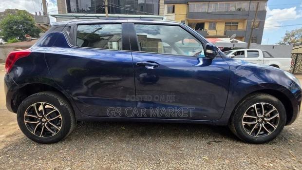 Suzuki Swift 2022 Blue