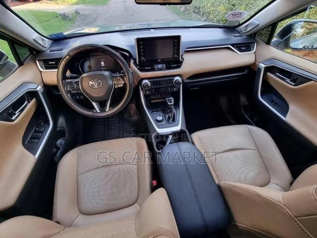 Toyota RAV4 2021 Gray