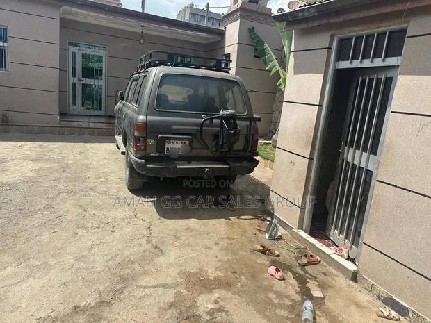 Toyota Land Cruiser 1990 Gray