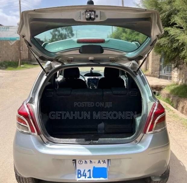 Toyota Yaris 2010 Silver