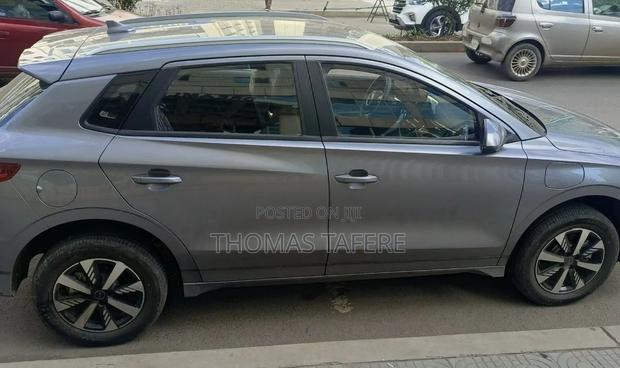 BYD E2 43 kWh 94 hp FWD 2024 Gray