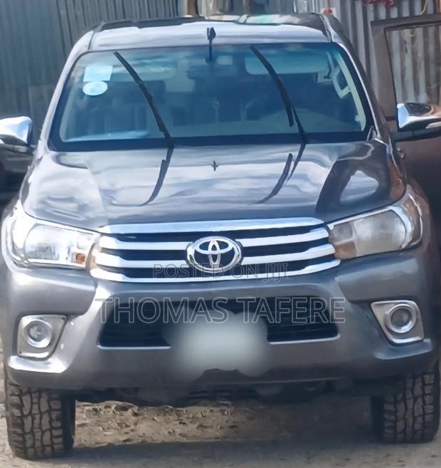 Toyota Hilux 2017 Gray