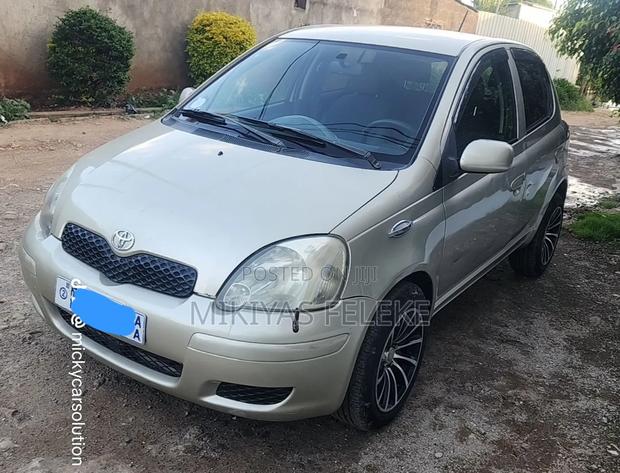 Toyota Vitz 2004 Gold