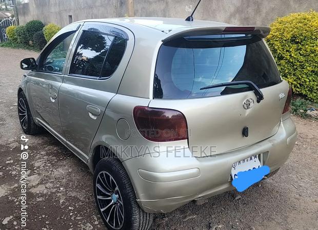 Toyota Vitz 2004 Gold