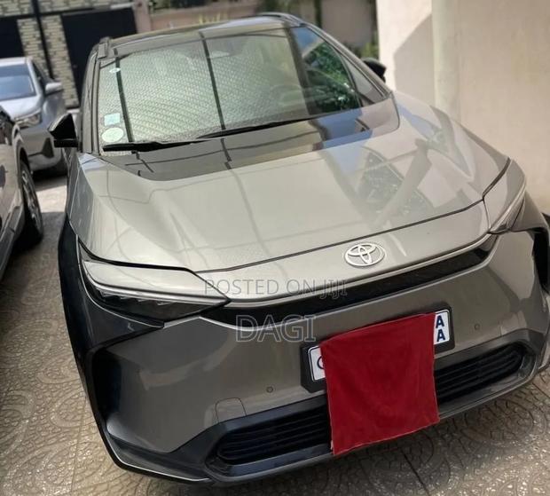 Toyota bZ4X 71.4 kWh FWD 2022 Gray