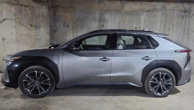 Toyota bZ4X 71.4 kWh FWD 2022 Gray
