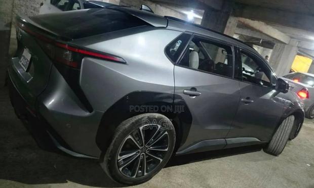 Toyota bZ4X 71.4 kWh FWD 2022 Gray