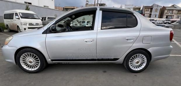 Toyota Platz 2005
