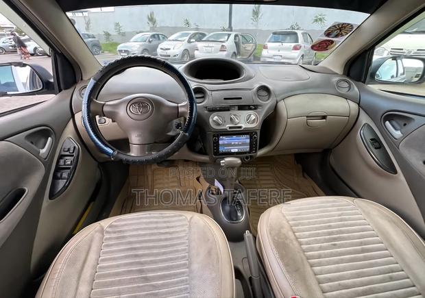 Toyota Platz 2005