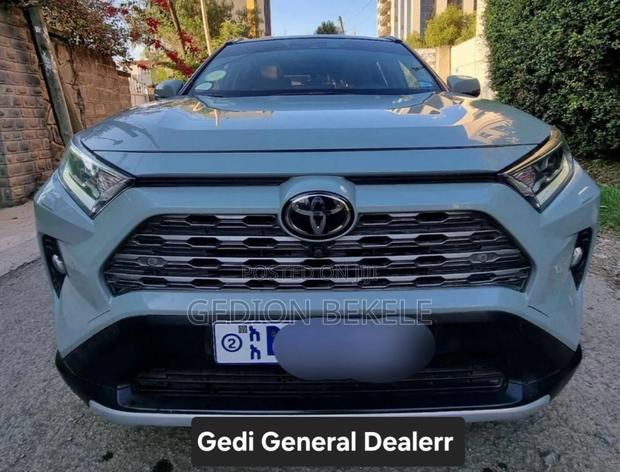 Toyota RAV4 2021 Green