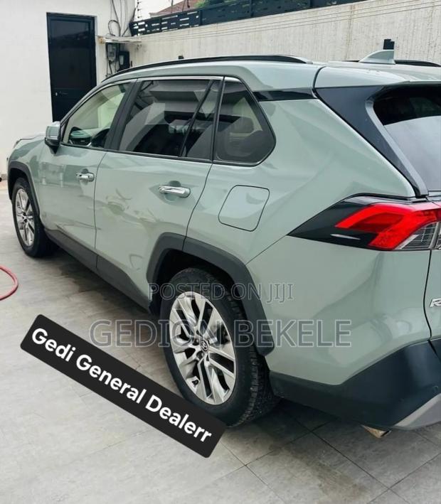 Toyota RAV4 2021 Green