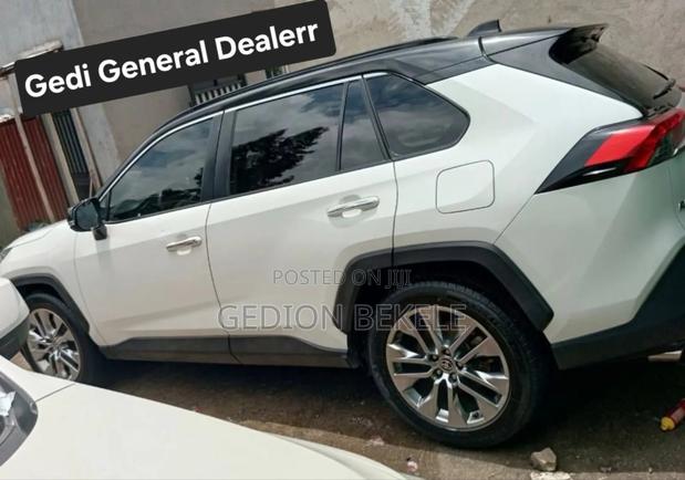 Toyota RAV4 2020 White