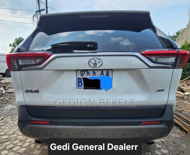 Toyota RAV4 2020 White