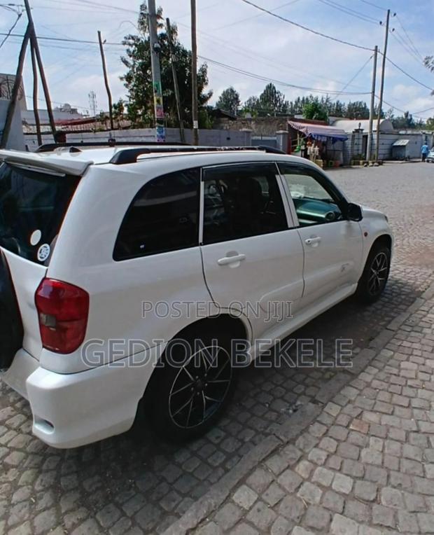 Toyota RAV4 2005 White