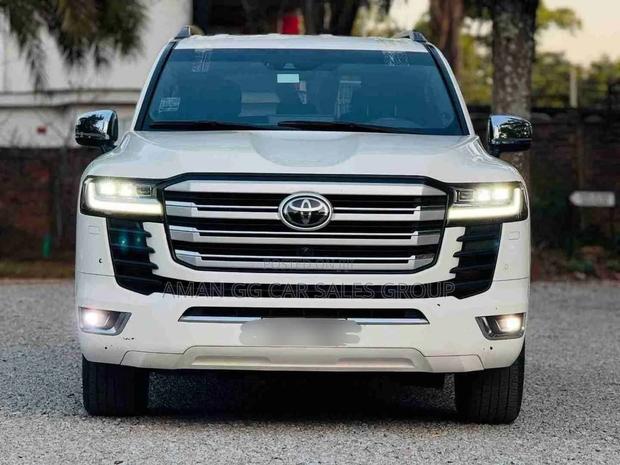 Toyota Land Cruiser 2022 White