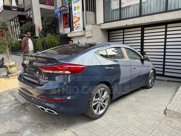 Hyundai Avante 2017 Blue