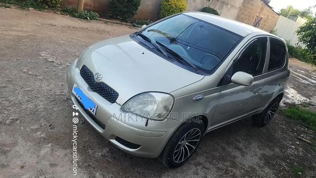 Toyota Vitz 2004 Gold