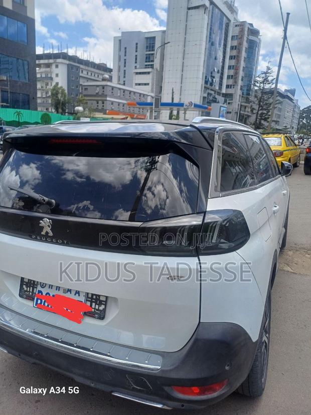 Peugeot 5008 2022 White