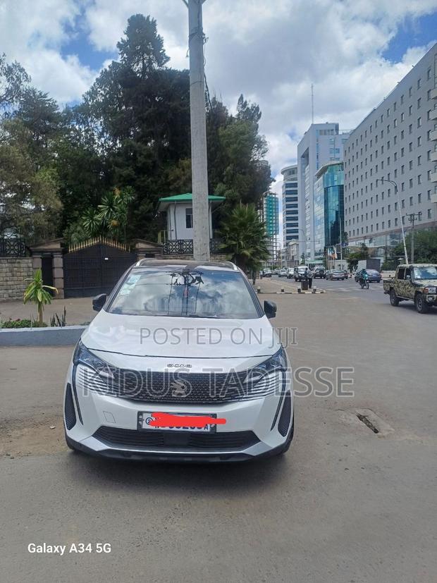 Peugeot 5008 2022 White