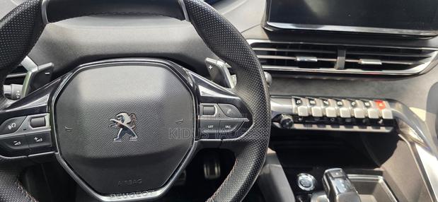 Peugeot 5008 2022 White
