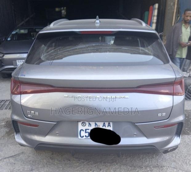 BYD E2 43 kWh 94 hp FWD 2024 Silver