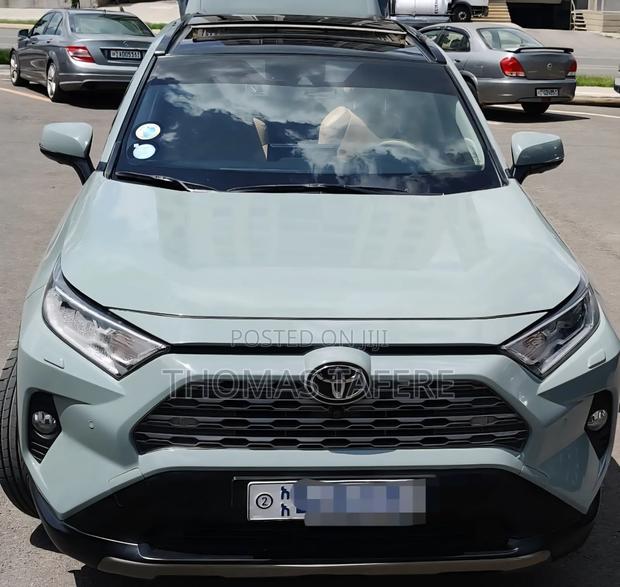Toyota RAV4 2020 Green