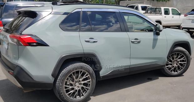 Toyota RAV4 2020 Green