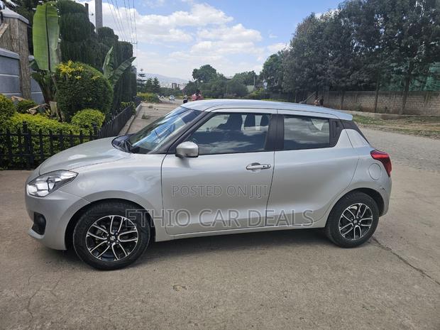 Suzuki Swift 2022 Silver