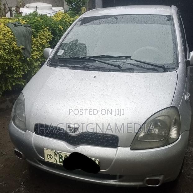 Toyota Vitz 2001 Silver