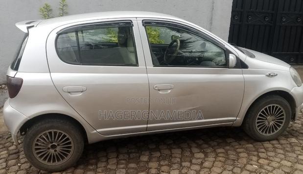 Toyota Vitz 2001 Silver