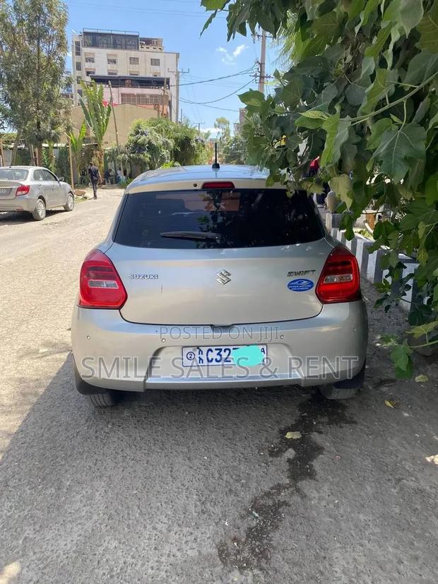 Suzuki Swift 2022 Silver