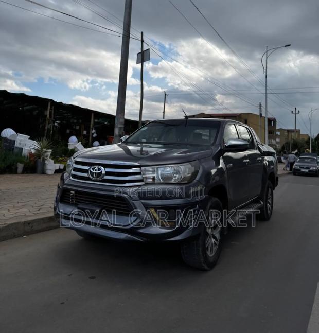 Toyota Hilux 2018 Gray
