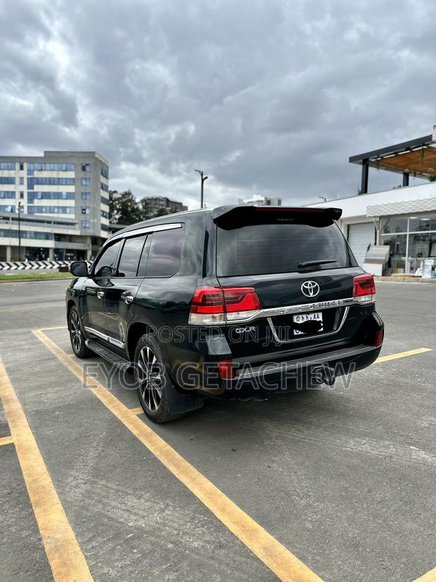 Toyota Land Cruiser 2011 Black