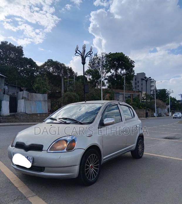 Toyota Vitz 2001 Silver