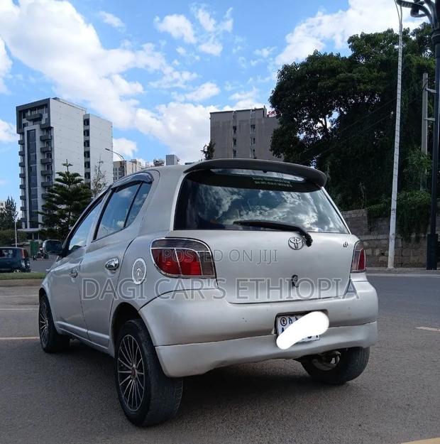 Toyota Vitz 2001 Silver